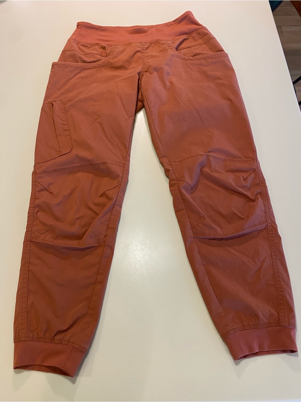 Women’s Prana Breathe Kanab climbing joggers.